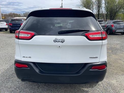Used 2015 Jeep Cherokee Latitude AWD/4WD image 6