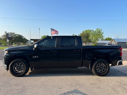 Used 2021 Chevrolet Silverado 1500 LT w/ Convenience Package II RWD image 3