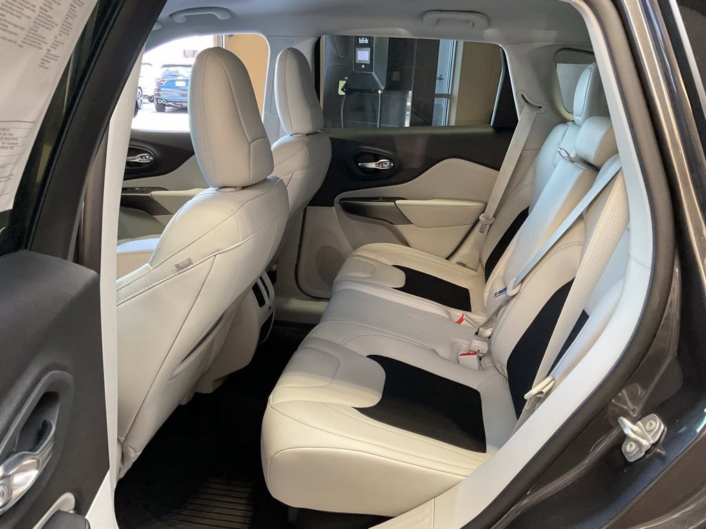 Used 2020 Jeep Cherokee Latitude Plus FWD image 21