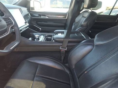 Used 2022 Jeep Wagoneer Series II AWD/4WD image 3