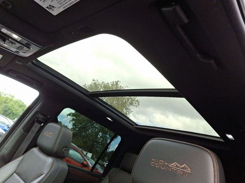 Used 2021 Chevrolet Suburban High Country w/ Premium Package image 16