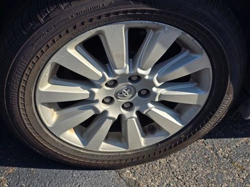 Used 2015 Toyota Sienna LE AWD/4WD image 9
