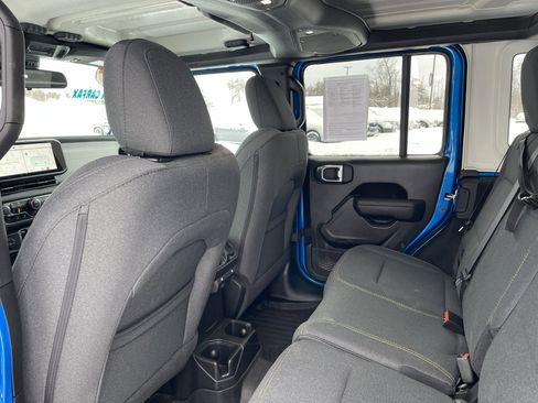 Used 2024 Jeep Wrangler Sport S image 9