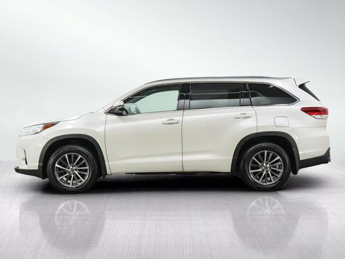 Used 2018 Toyota Highlander XLE AWD/4WD image 2