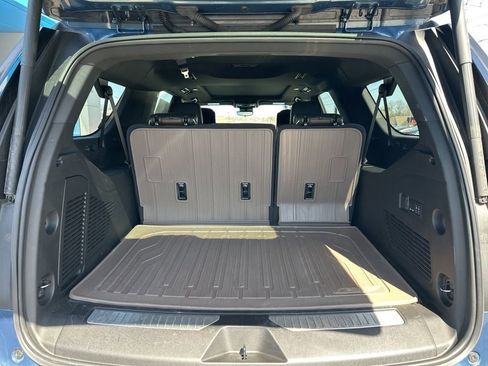 Used 2025 GMC Yukon XL Denali Ultimate w/ LPO, Floor Liner Package image 11