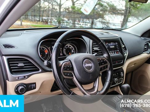 Used 2020 Jeep Cherokee Latitude w/ Cold Weather Group image 23