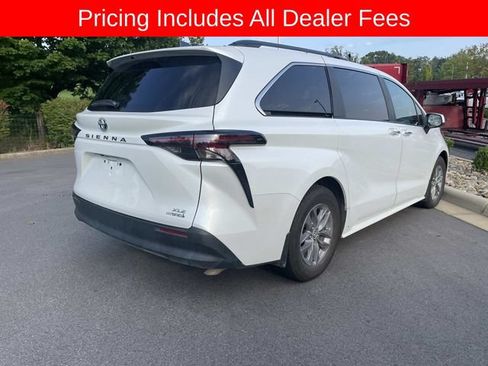 Used 2024 Toyota Sienna XLE w/ XLE Plus Package FWD image 7