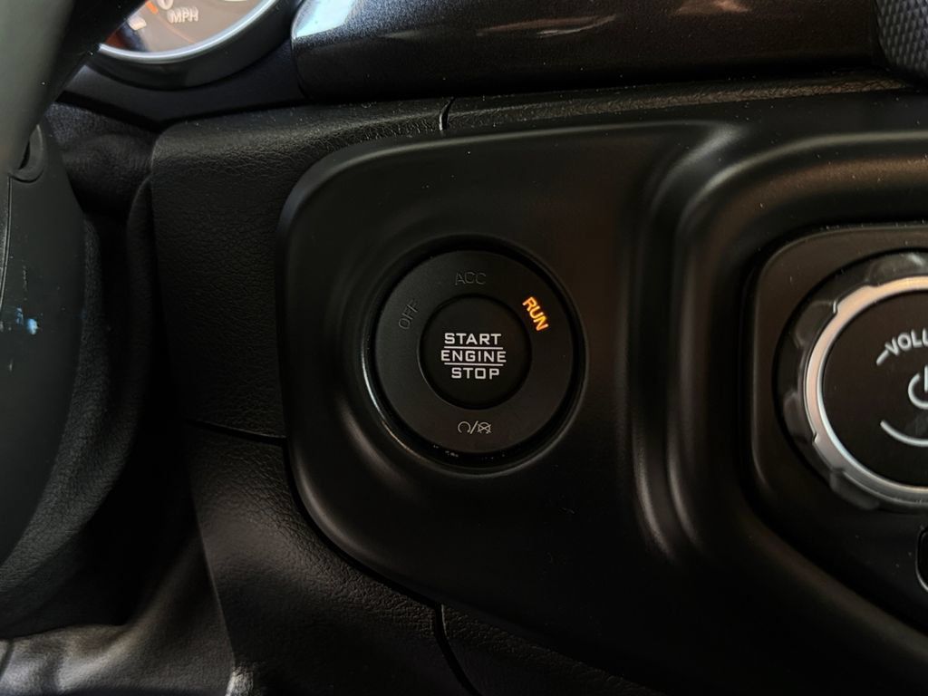 Used 2020 Jeep Wrangler Unlimited Sahara AWD/4WD image 18