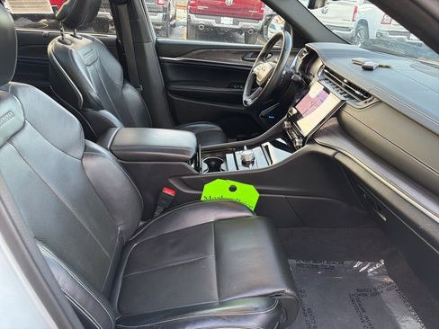 Certified 2022 Jeep Grand Cherokee Overland w/ Adv Protech Group III image 31