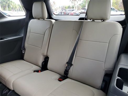 Used 2023 Chevrolet Traverse Premier image 14