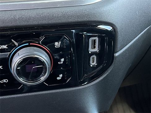 Used 2022 Chevrolet Silverado 1500 High Country w/ Technology Package image 22