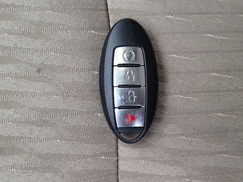 Used 2017 Nissan Rogue SV image 32