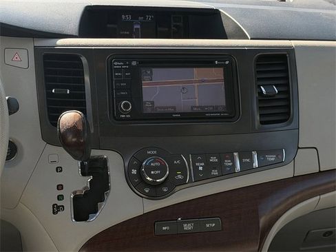 Used 2012 Toyota Sienna XLE image 14