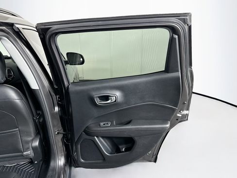 Used 2018 Jeep Compass Latitude image 28