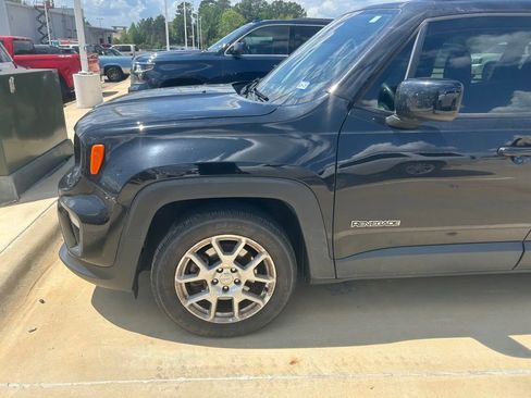 Used 2020 Jeep Renegade Latitude image 3