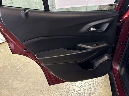 Certified 2025 Chevrolet Trax LS image 21