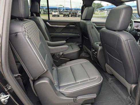 New 2026 GMC Acadia Denali w/ Super Cruise Package FWD image 32