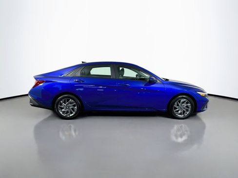 Used 2024 Hyundai Elantra SEL FWD image 9