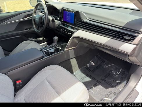 Used 2025 Toyota Camry LE FWD image 31