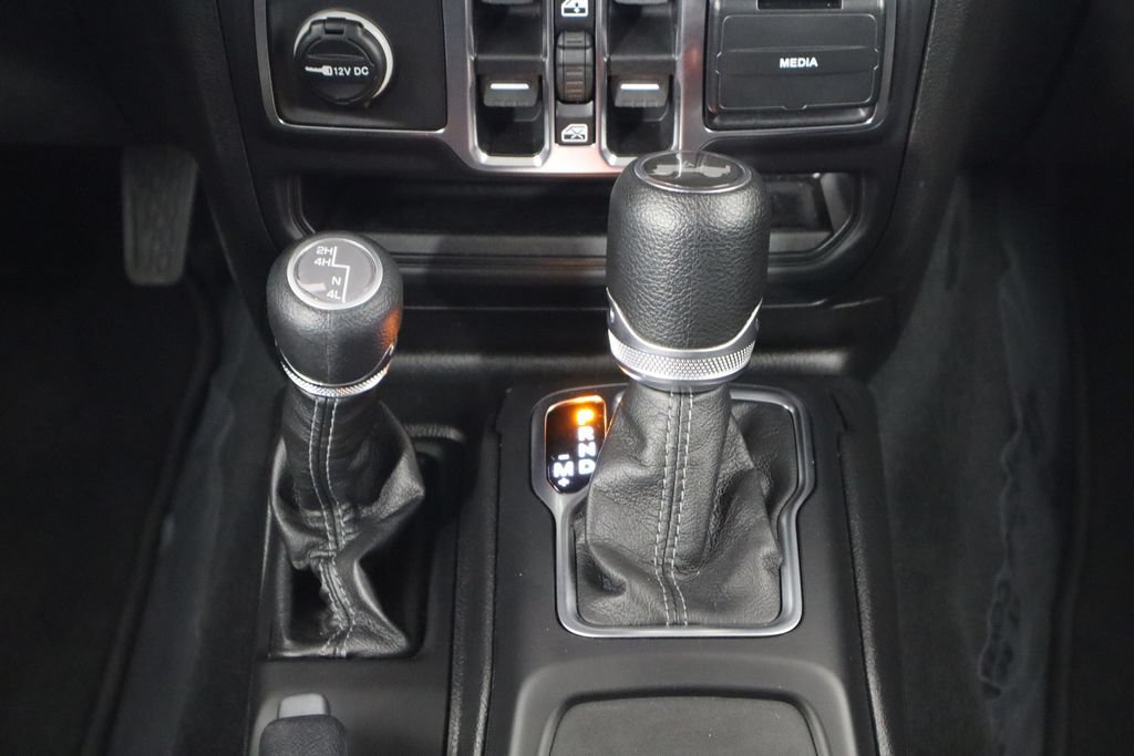Used 2026 Jeep Wrangler Unlimited Sahara AWD/4WD image 30