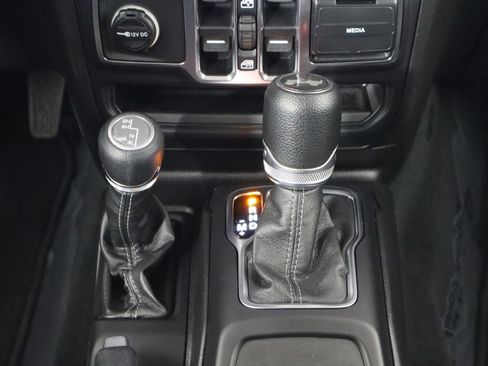 Used 2026 Jeep Wrangler Unlimited Sahara AWD/4WD image 30