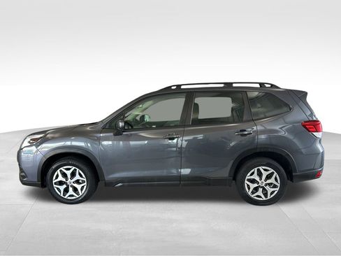 Used 2022 Subaru Forester Premium image 4