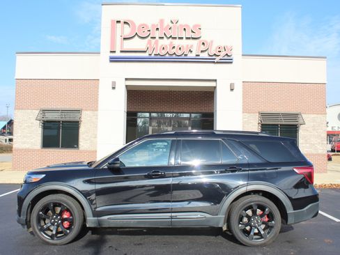 Used 2020 Ford Explorer ST w/ ST Street Pack image 9