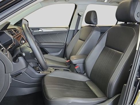 Used 2022 Volkswagen Tiguan SE image 11
