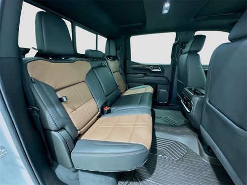 Used 2024 Chevrolet Silverado 1500 High Country w/ Technology Package image 29