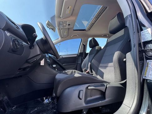 Used 2011 Volkswagen Golf 4-Door image 25