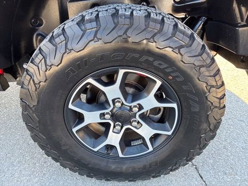 Used 2022 Jeep Wrangler Unlimited Rubicon w/ Cold Weather Group image 13