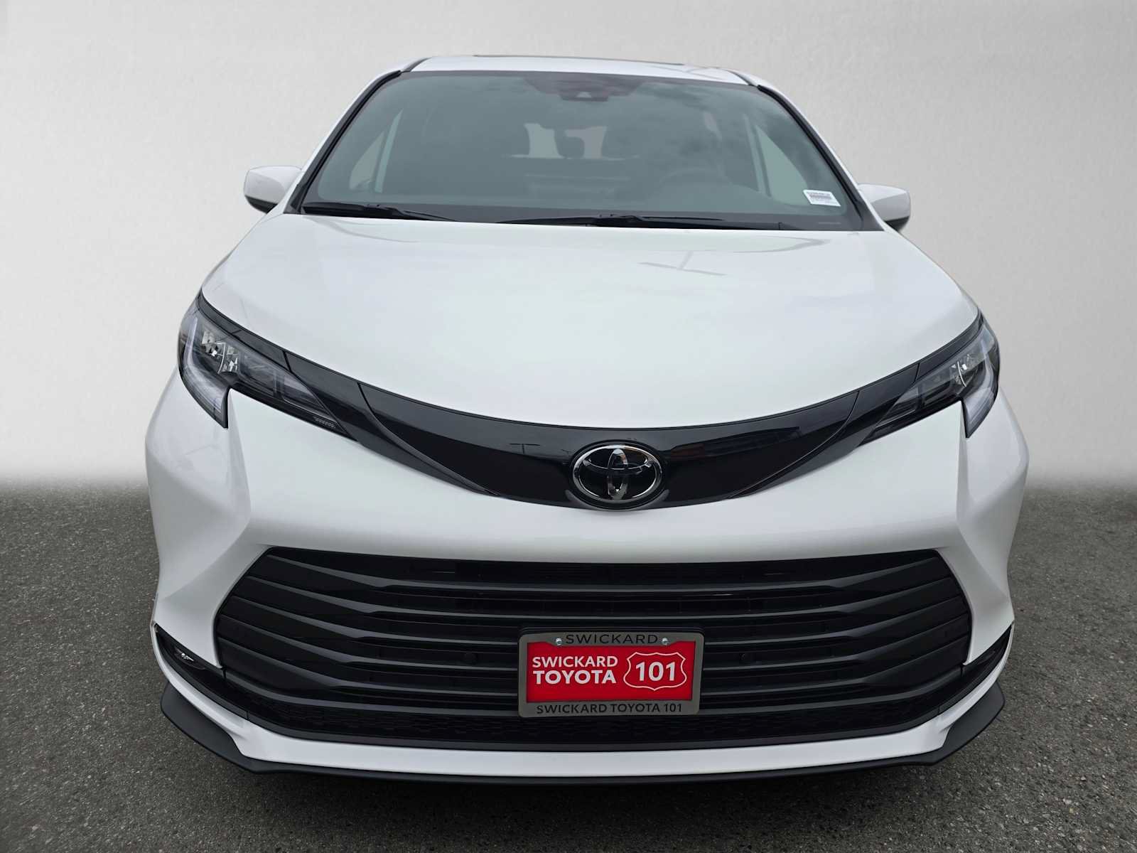 New 2026 Toyota Sienna XLE Woodland Edition AWD/4WD image 8