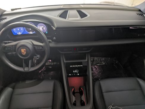 Used 2025 Porsche Macan Electric image 6