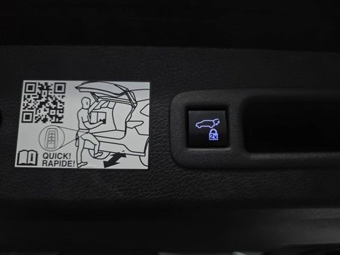 Used 2023 Toyota Sienna XLE FWD image 39