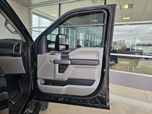 Used 2017 Ford F250 XLT w/ XLT Value Package image 11