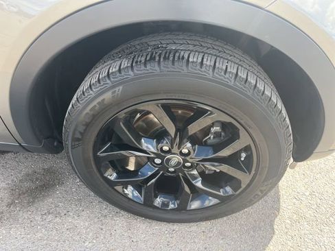 Used 2018 Land Rover Discovery Sport HSE image 15