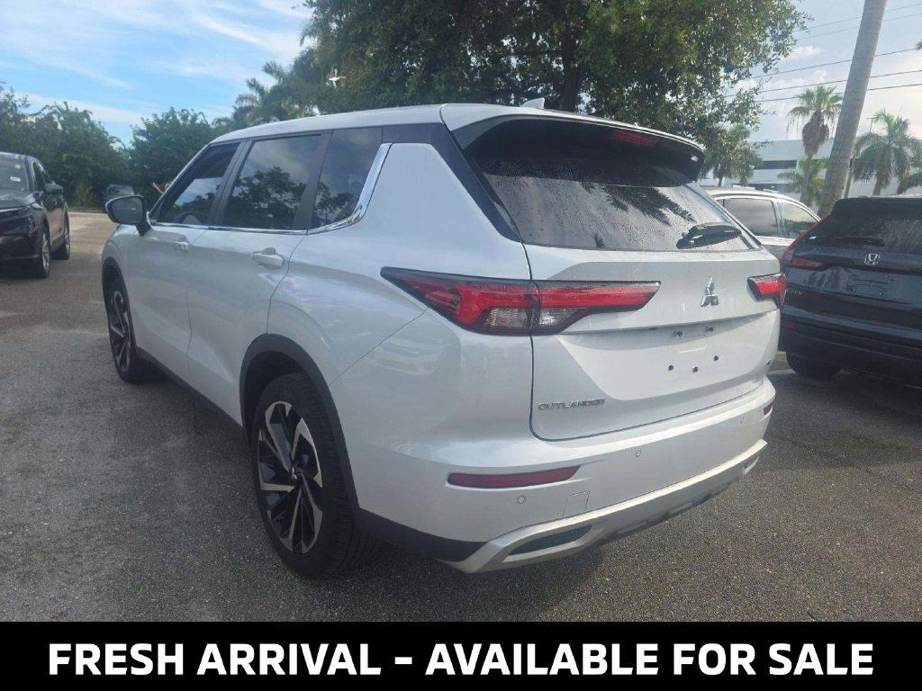 Used 2024 Mitsubishi Outlander SE FWD image 5
