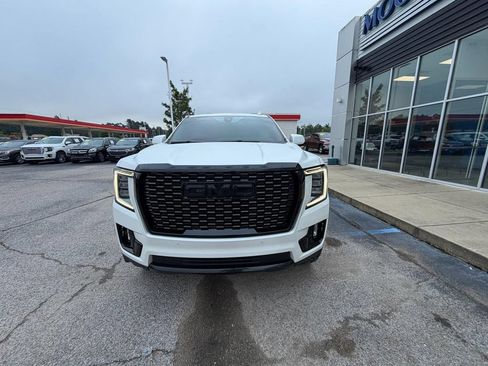 Used 2022 GMC Yukon XL Denali w/ Denali Premium Package AWD/4WD image 6