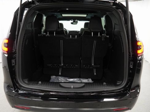 New 2026 Chrysler Pacifica Limited w/ S Appearance Package image 32