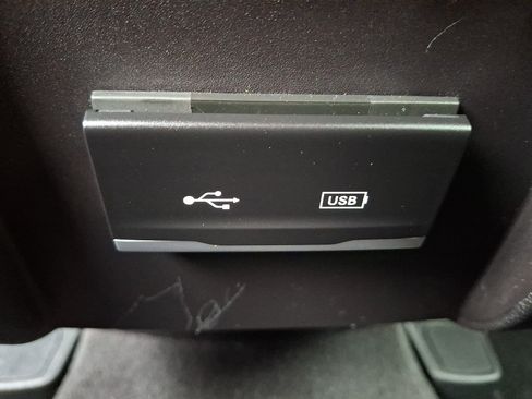 Certified 2020 Jeep Cherokee Latitude Plus w/ Cold Weather Group AWD/4WD image 11