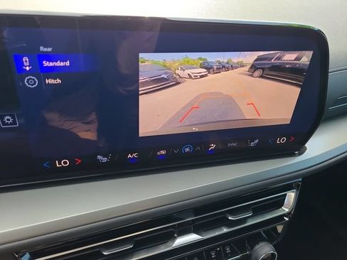 New 2026 Chevrolet Traverse LT w/ Sun and Wheel Package FWD image 32