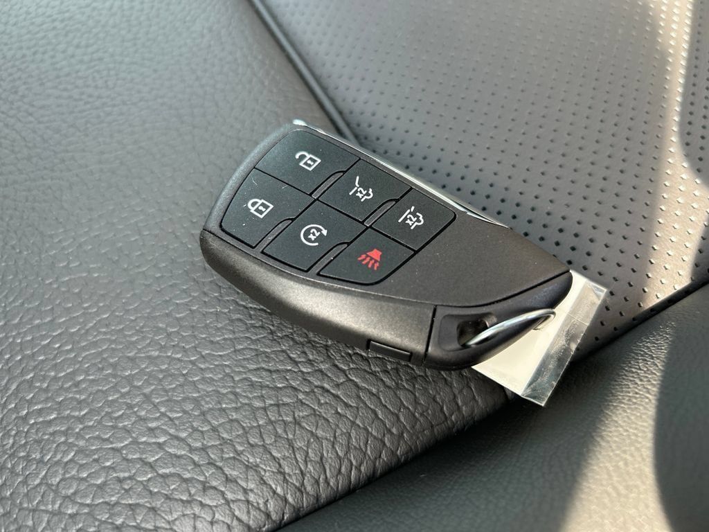New 2026 GMC Yukon Denali w/ Sun & Power Step Package AWD/4WD image 25
