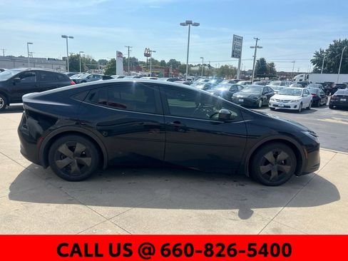 Used 2024 Toyota Prius LE FWD image 5