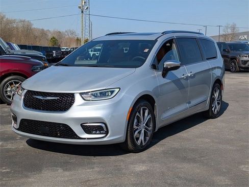 New 2026 Chrysler Pacifica Pinnacle image 4