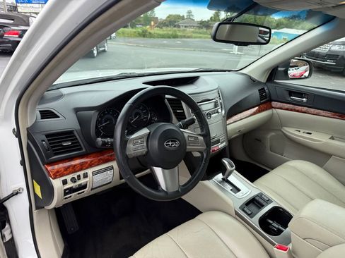 Used 2010 Subaru Legacy 2.5i Limited w/ Appearance Package 1H image 10