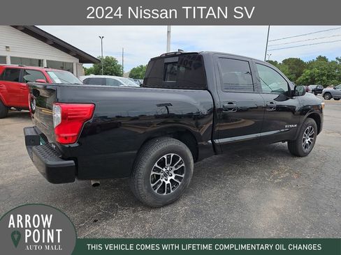 Used 2024 Nissan Titan SV RWD image 12