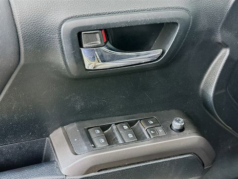 Used 2017 Toyota Tacoma TRD Off-Road image 15