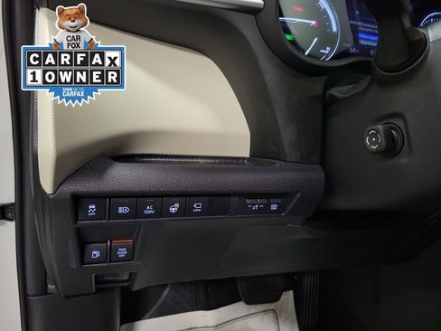 Used 2024 Toyota Sienna Platinum image 23