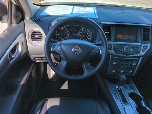 Used 2020 Nissan Pathfinder SL image 16