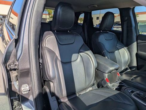 Used 2017 Jeep Cherokee Limited w/ Technology Group FWD image 34